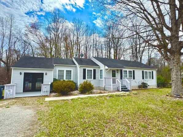 310 Lee Grant Ave, Appomattox, VA 24522