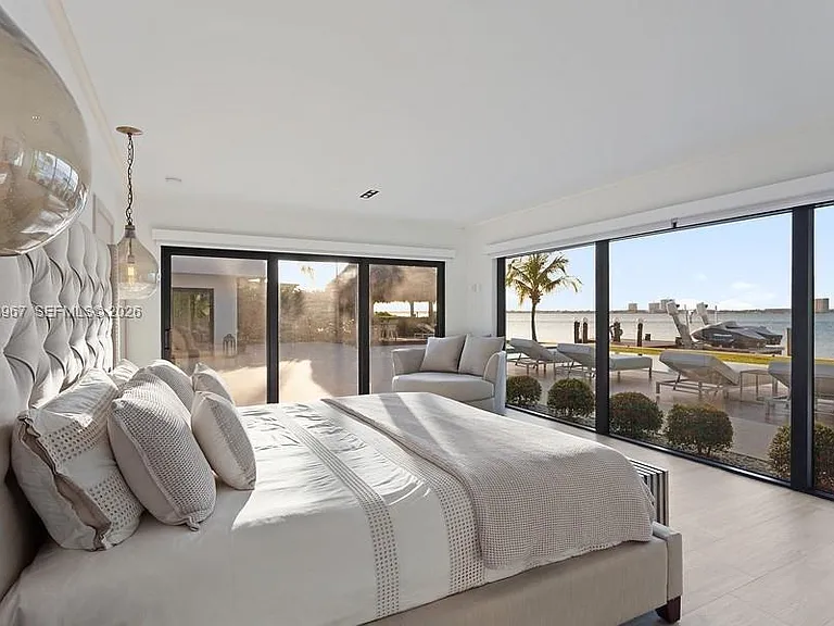 7972 Biscayne Point Cir — Photo 14