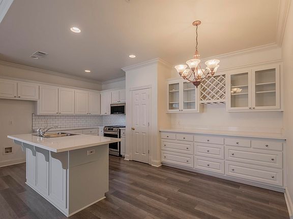 4th image of 2030 Springmorning Dr