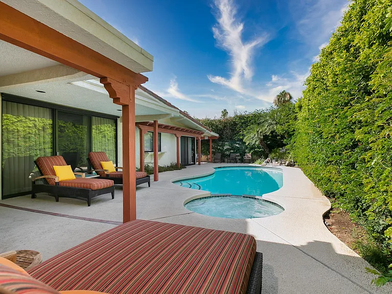 Double lounger facing south.