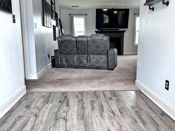 4th image of 306 Wood House Drive