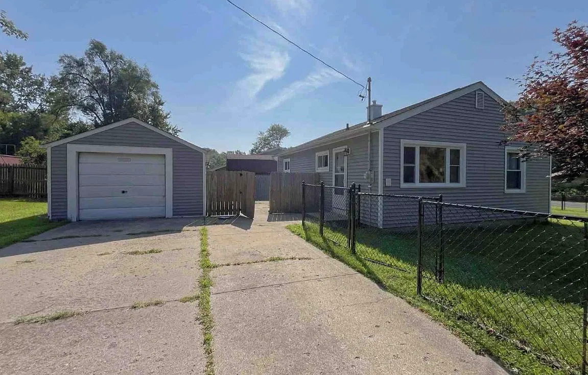2 bed, 768 sqft, $1,400 — Photo 4