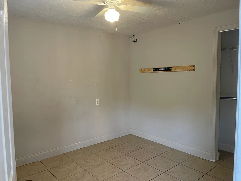 916 Sumner St — Photo 8