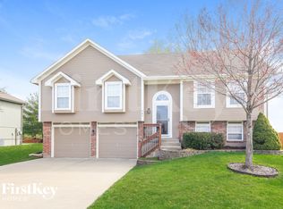 707 Corrington Dr, Raymore, MO 64083