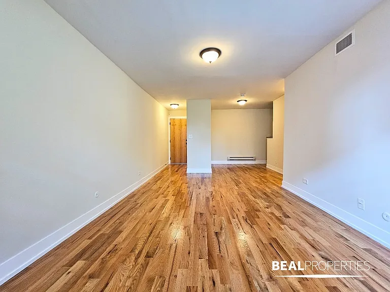 555 W Arlington Pl — Photo 5