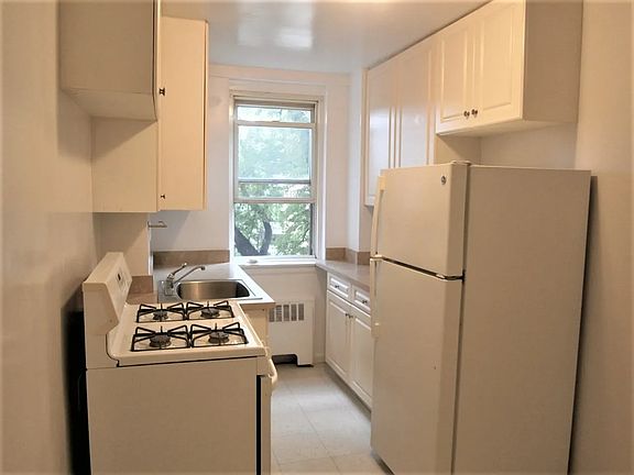5th image of 60 Knolls Cres APT 3L