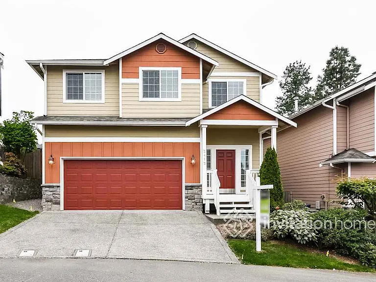 2412 193rd St SW — Photo 2