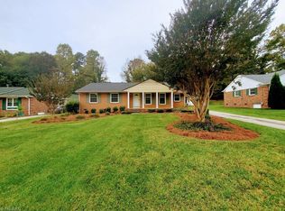 220 Foxcroft Dr, Winston Salem, NC 27103