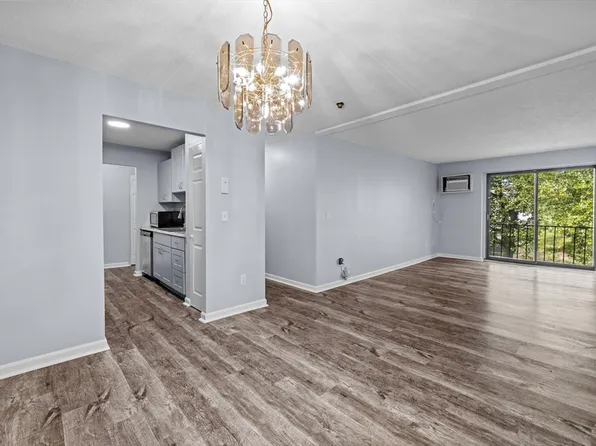 151 King St APT 308C, Franklin, MA 02038