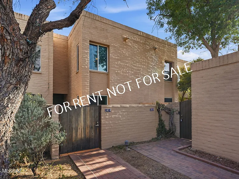2824 E Sierra Vista Rd — Photo 1