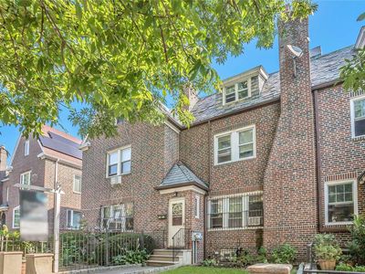 33-27 86th Street, Flushing, NY, 11372