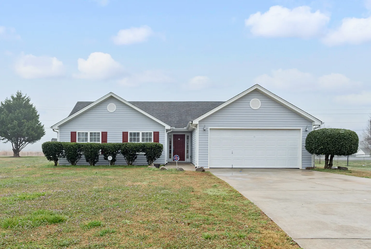 913 Justin Dr photo 1