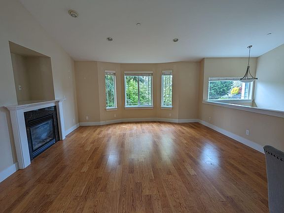 4th image of 15800 8th Ave NE
