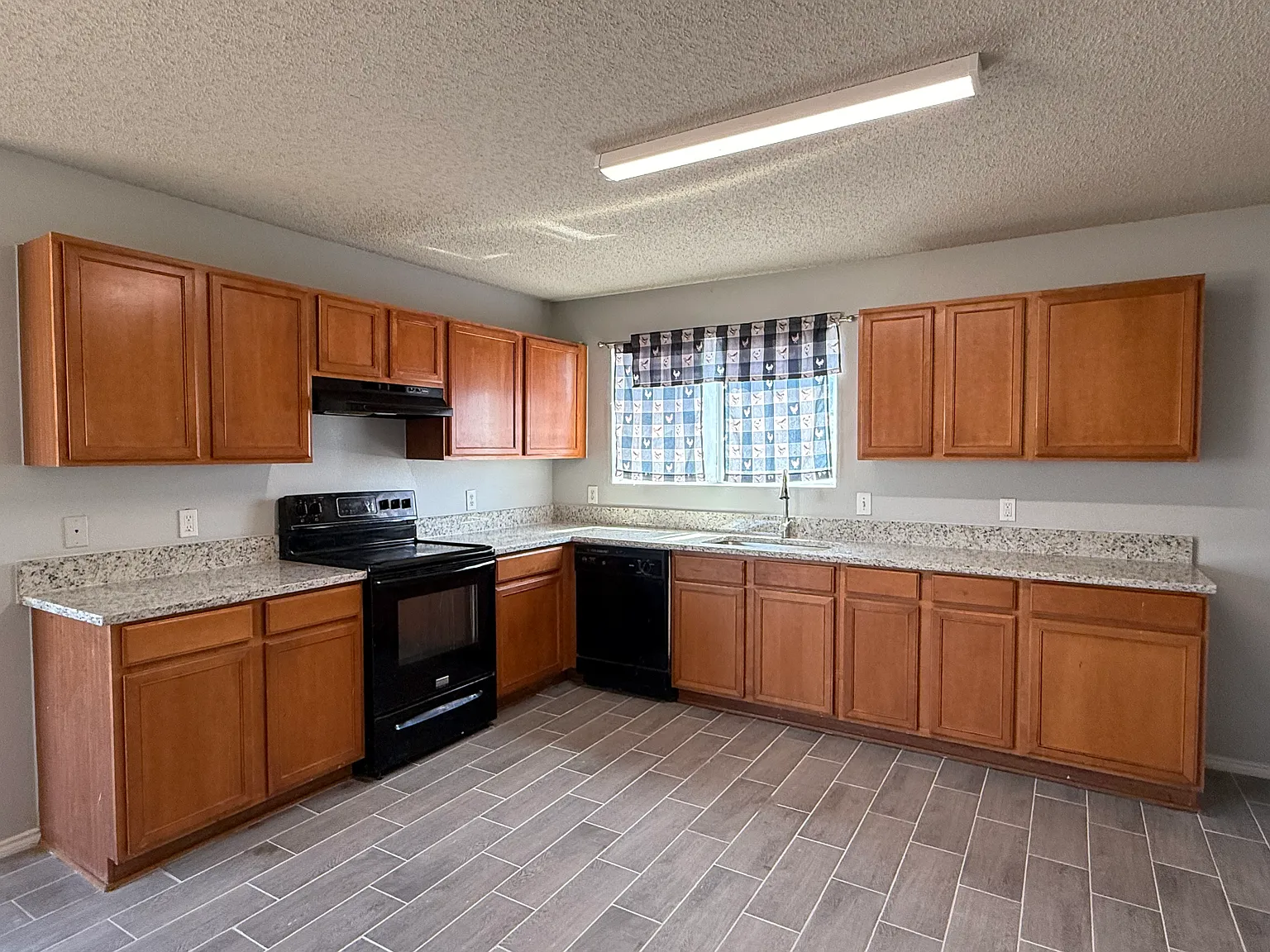 4 bed, 3.5 bath, 2657 sqft, $2,450 — Photo 4