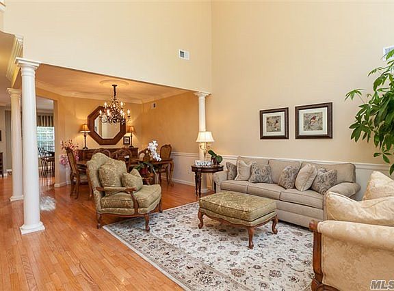4th image of 74 Tiffany Ct S