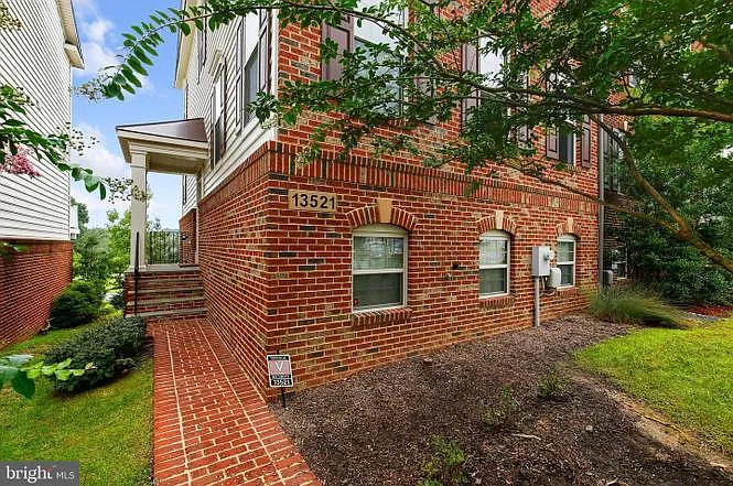4 bed, 3.5 bath, 2172 sqft, $3,350 — Photo 2