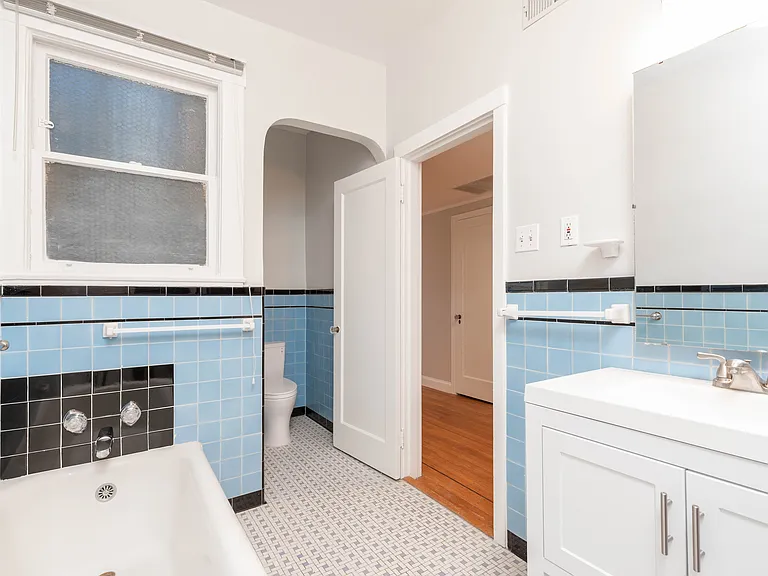 1842 Jefferson St #205 — Photo 6