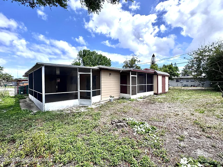 305 Edinburgh Dr — Photo 23
