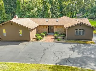 90 Chimney Rock Dr, North Kingstown, RI 02852