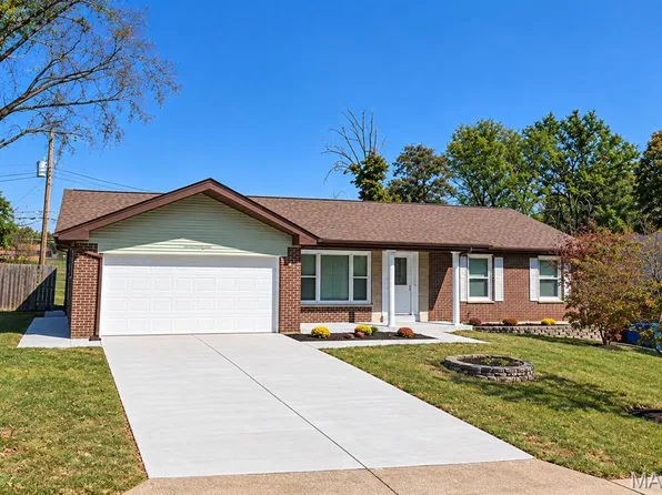 1125 Hawkstone Ln, Saint Louis, MO 63125
