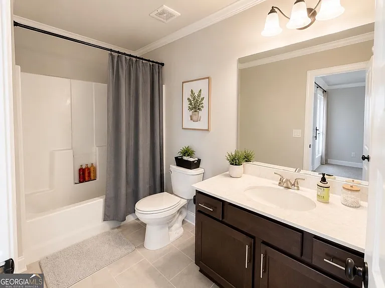 543 Calgary Downs Dr — Photo 10