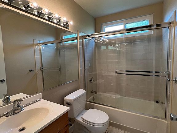 5th image of 641 Oakborough Ave