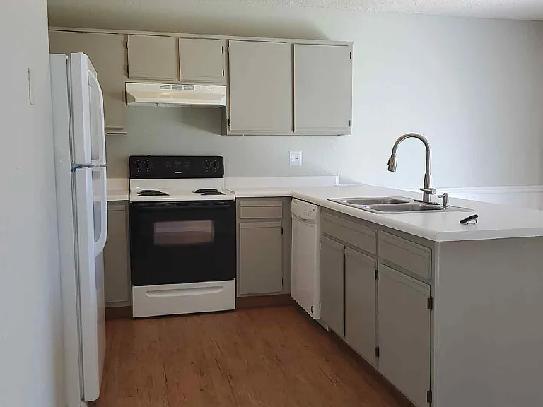 1605 W 8th St #B — Photo 22