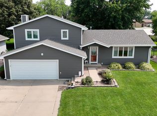 515 E 47th Street Pl, Kearney, NE 68847