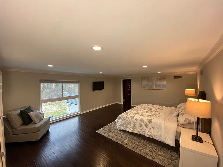 4077 Lincoln Dr — Photo 18
