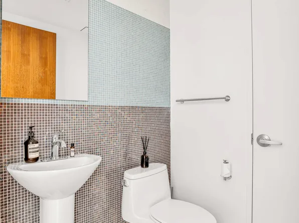 261 West 28th Street image 5 of 11