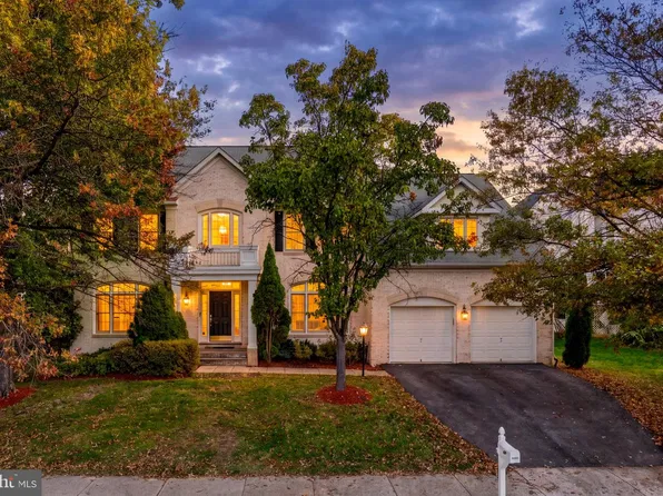 8302 Wolftrap Rd, Vienna, VA 22182