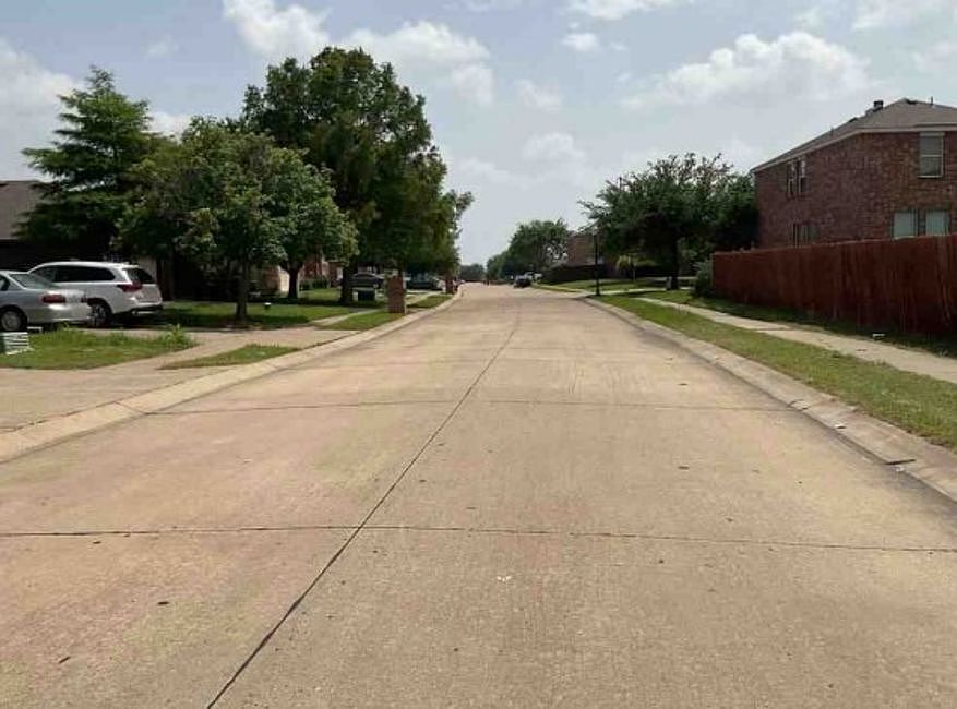 Exterior Neighborhood (street photo)
