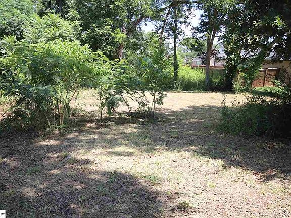 3rd image of 33 Lazy Willow Dr