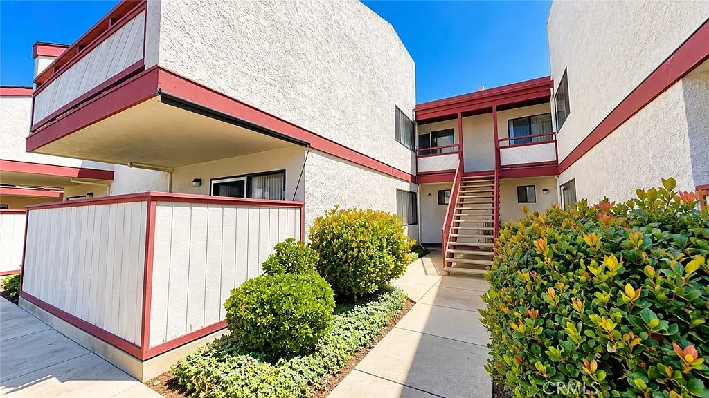 2 bed, 1273 sqft, $2,750 — Photo 2