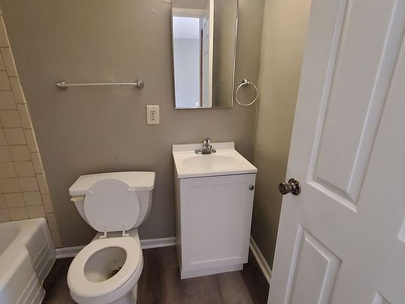 2nd image of 2448 W Kilbourn Ave #5
