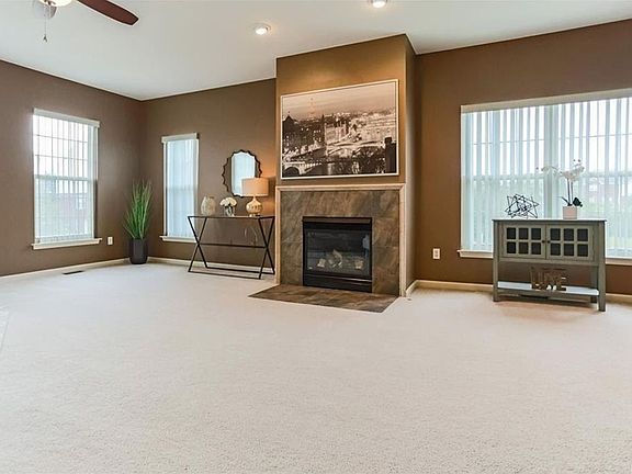 5th image of 43775 Cherry Grove Ct E