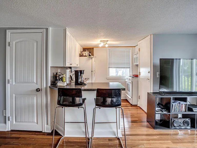 3040 James Ave S #3 — Photo 5