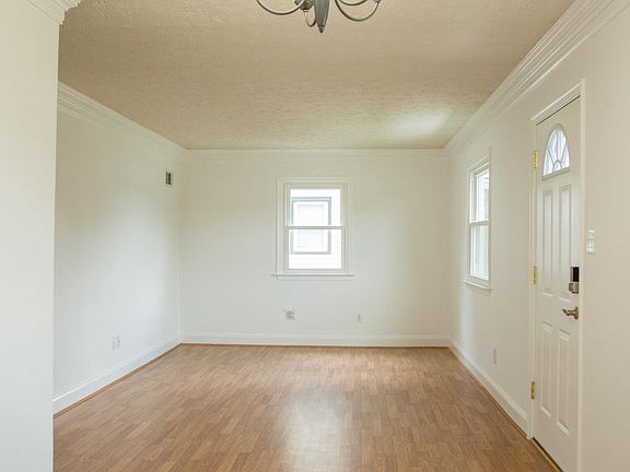 4th image of 3415 Elmwood Dr