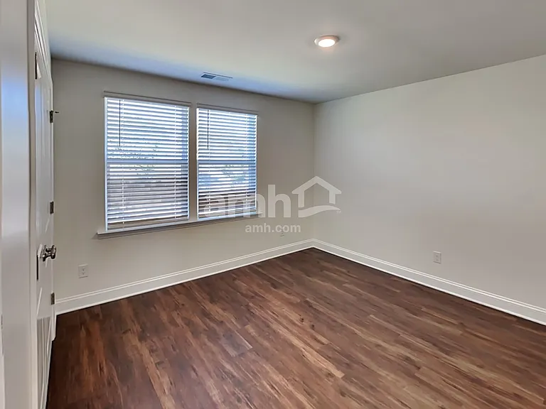 561 Rivermist Dr — Photo 15