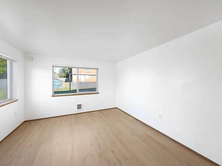 Borders Edge Apartments - Whidbey Ave — Photo 6