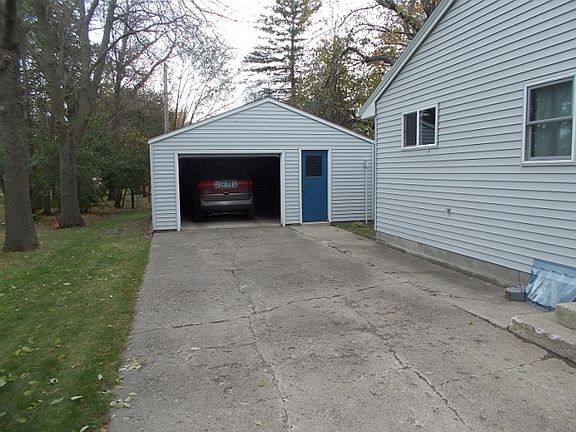 Driveway/Garage