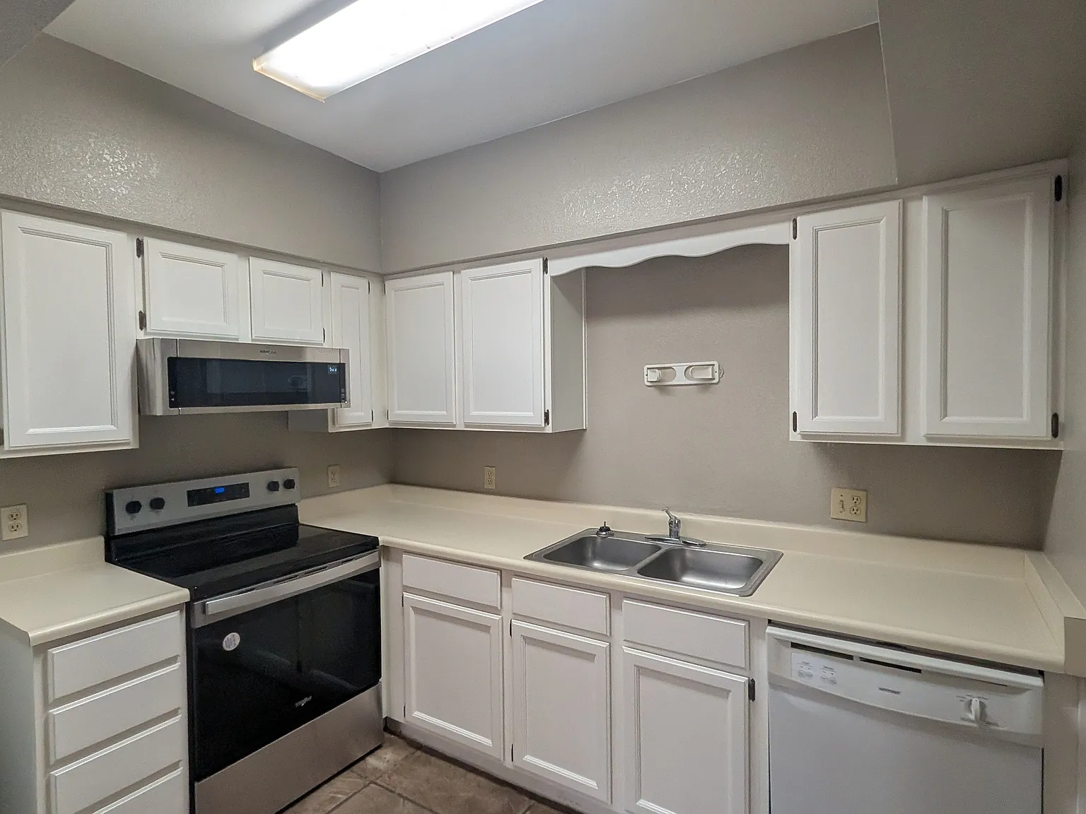 1 bed, 703 sqft, $900 — Photo 1