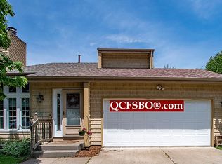 2420 Eastberry Ct, Bettendorf, IA