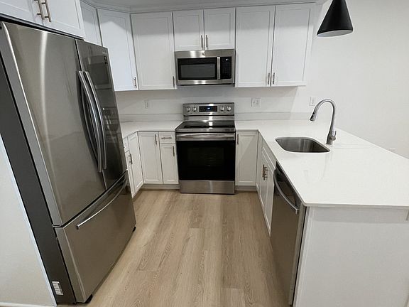 2nd image of 55 Monk St #2A
