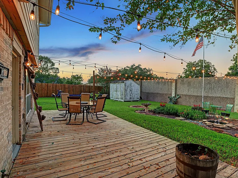 121 Misty Brook Ln — Photo 22