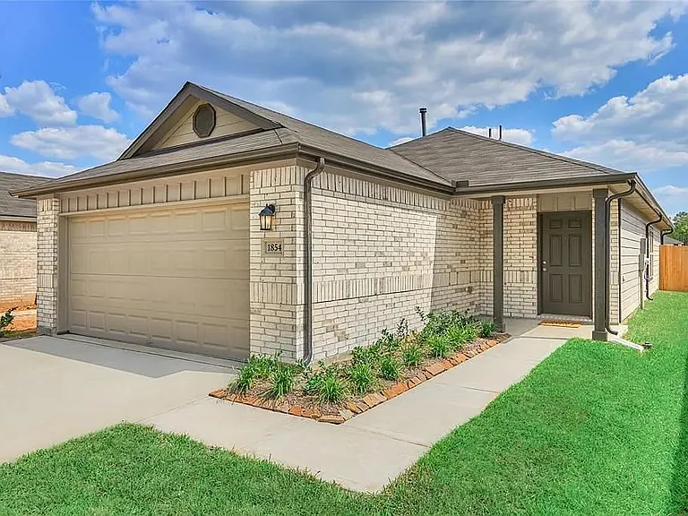 1854 Brushy Cedar Dr — Photo 1