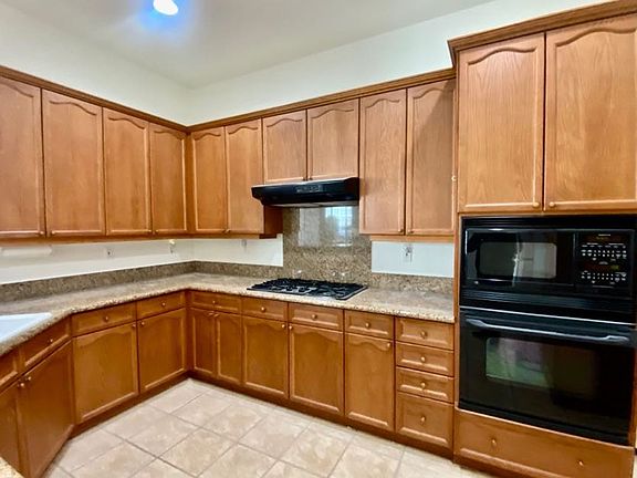 3rd image of 3792 Park Dr