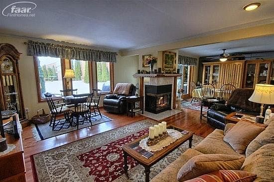 Living Rm. w gas fireplace