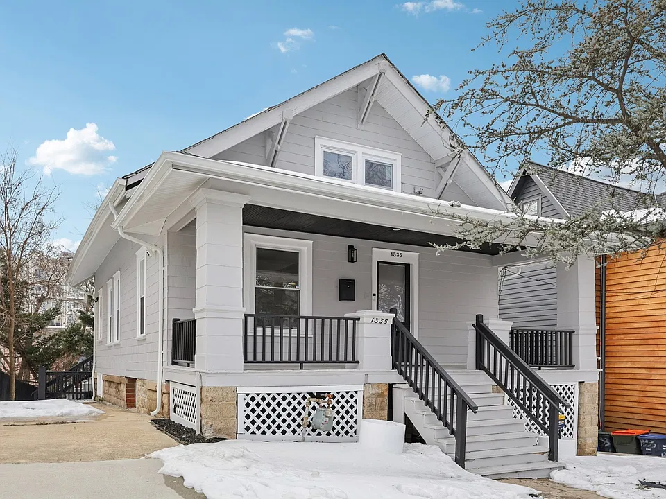 1335 Maple View Pl SE