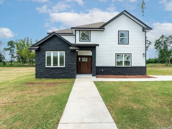 12761 Luckey Rd, Atascosa, TX 78002